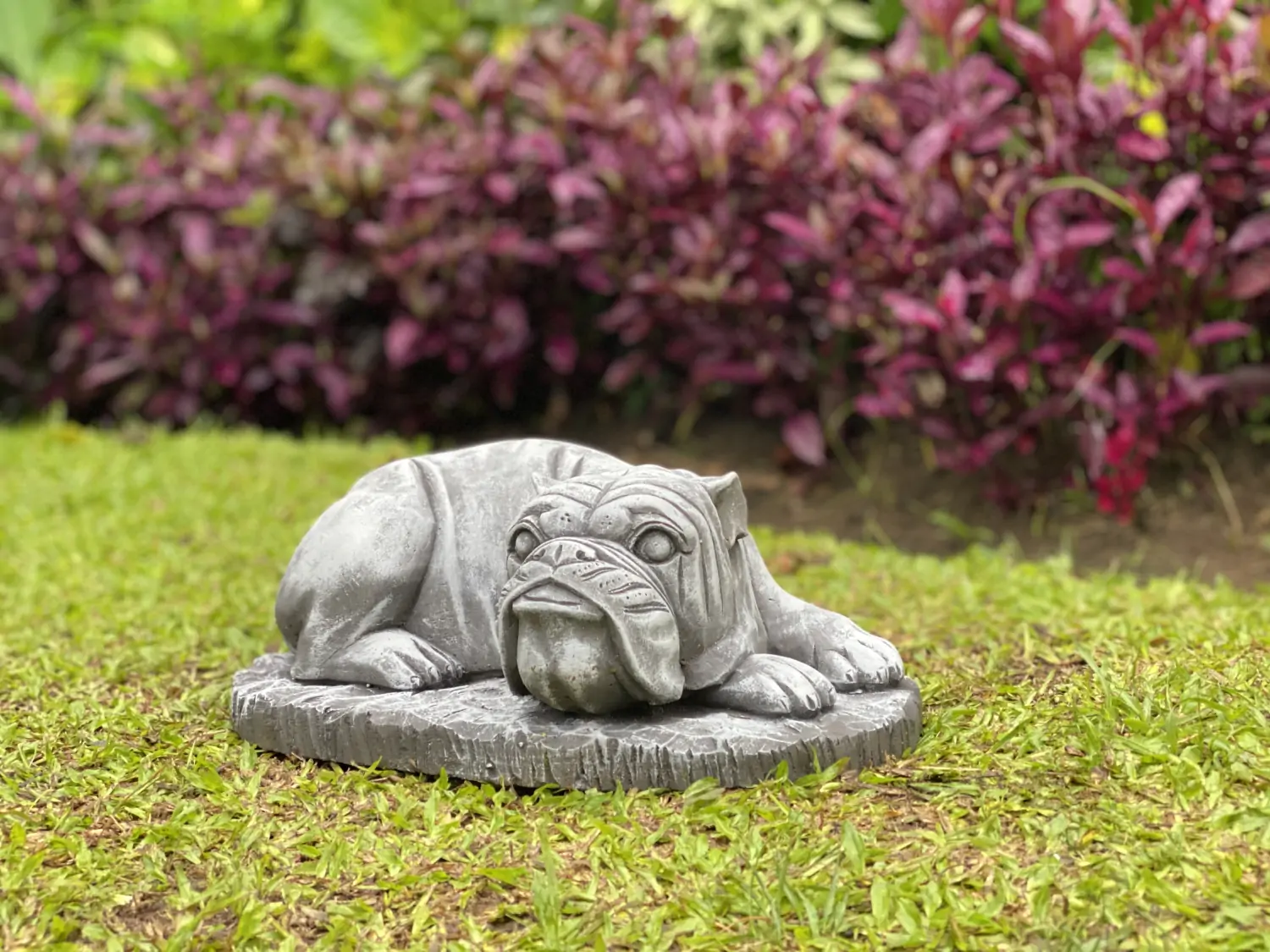  Product image 1 of the product “Spike -Small bulldog lying on Base, 38cm L | cast stone ”